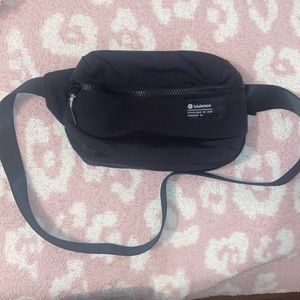 Lululemon clean lines belt bag